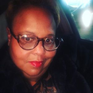 Meet your Posher, Regina